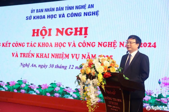 Đồng chí Bùi Đình Long - Phó Chủ tịch UBND tỉnh đánh giá cao các kết quả mà ngành KH&CN đã đạt được trong năm 2024. Ảnh: T.P