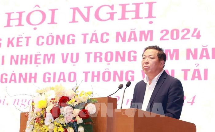 Bộ trưởng Bộ Giao thông vận tải Trần Hồng Minh phát biểu tại hội nghị. Ảnh: Quốc Khánh - TTXVN 