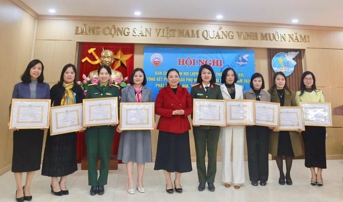 Hội LHPN tỉnh Bắc Giang biểu dương, khen thưởng và trao Bằng khen cho các tập thể, cá nhân có thành tích tiêu biểu