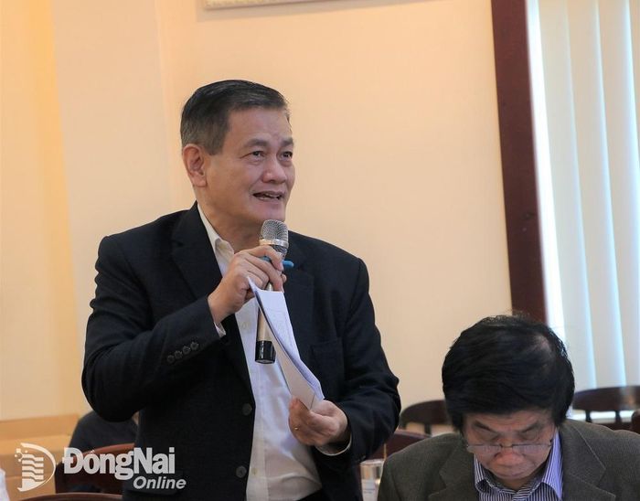 Tiến sĩ khoa học, kiến trúc sư Ngô Viết Nam Sơn thành viên Hội đồng thi tuyển phát biểu ý kiến tại hội nghị. Ảnh: Phạm Tùng