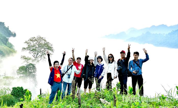 Huyện Chiêm Hóa đưa sản phẩm du lịch săn mây ở Khu du lịch sinh thái thác Bản Ba vào khai thác.