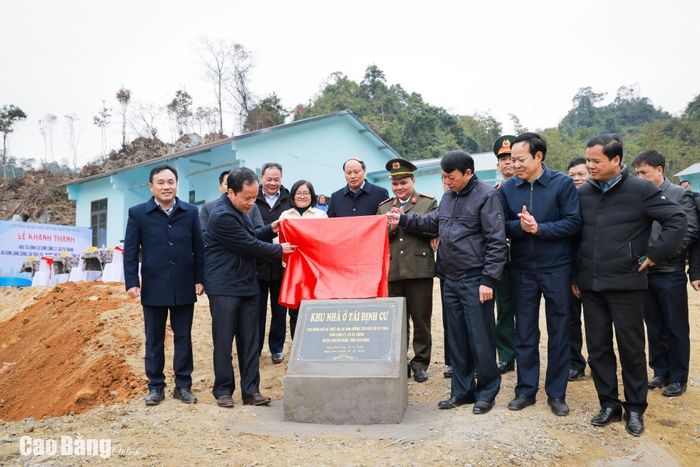 Sau hơn 3 tháng thi công, 13 ngôi nhà đã hoàn thành và đủ điều kiện bàn giao cho các hộ dân đưa vào sử dụng. Hiện nay, tỉnh đã bố trí vốn để thực hiện tiếp các hạng mục về đường, nước sinh hoạt, điện và các hạng mục hạ tầng phụ trợ khác.