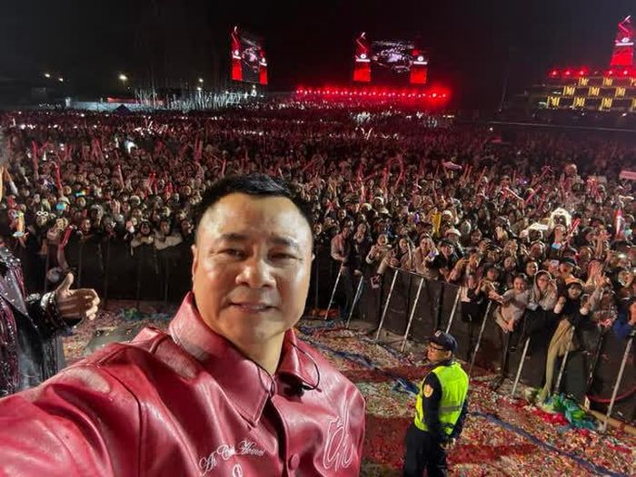 Tự Long trong concert của chương trình "Anh trai vượt ngàn chông gai" (Ảnh: FBNV)