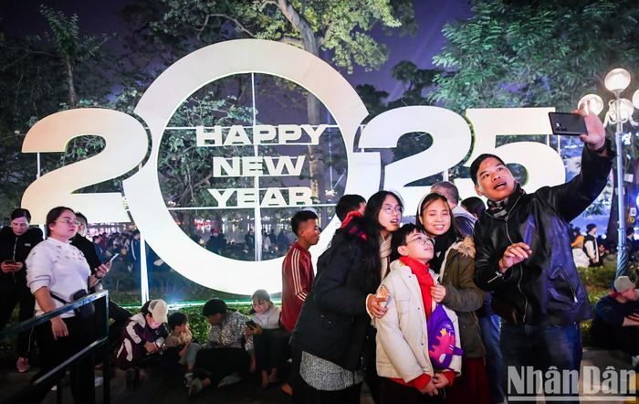Niềm hân hoan chờ đón năm mới 2025.
