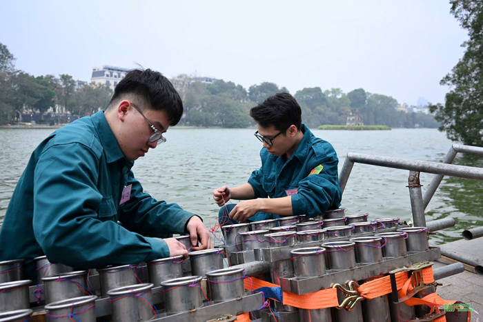 Công tác đấu kíp và dây điện được thực hiện tỉ mỉ. 