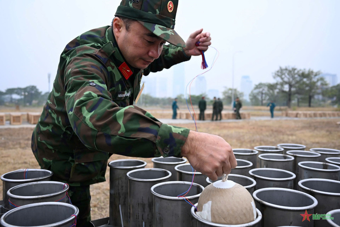 Công tác nạp đạn cần tiến hành đúng kỹ thuật để tránh sai sót. 