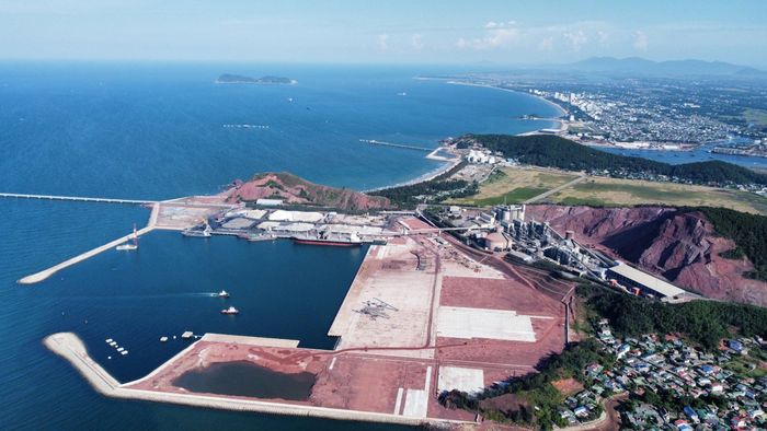Vùng cảng tổng hợp Vissai và Trạm nghiền xi măng ở Nghi Thiết (Nghi Lộc). Ảnh: Thành Cường