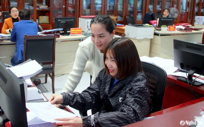 Kho bạc Nhà Nước thường xuyên phối hợp và cung cấp kịp thời và chính xác số liệu thu - chi ngân sách trên địa bàn, giúp lãnh đạo các cấp có đủ thông tin phục vụ công tác chỉ đạo, điều hành. Đến nay, chứng từ chi NSNN gửi qua Dịch vụ công trực tuyến đã đạt 100% Ảnh: Quang An