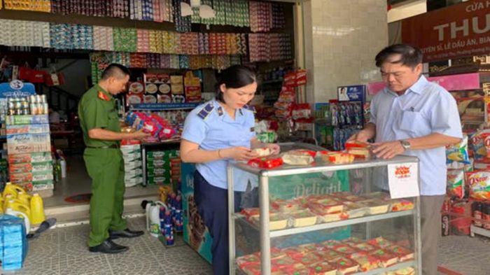 QLTT tỉnh Thừa Thiên Huế phối hợp với các lực lượng chức năng kiểm tra, kiểm soát thị trường có trọng tâm, hiệu lực, hiệu quả.