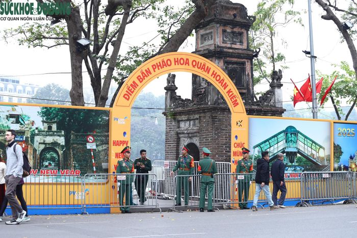 An ninh quanh trận địa pháo hoa được đảm bảo nghiêm ngặt, hệ thống pháo cũng được kiểm tra kỹ lưỡng trước giờ 'G'.