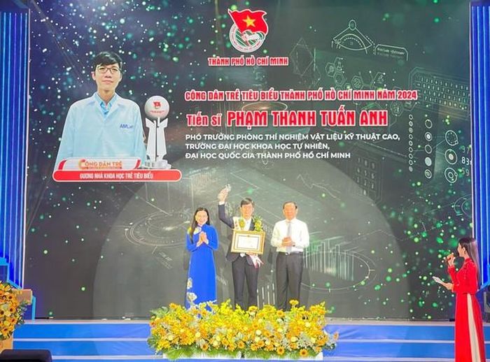 14 gương mặt 'Công dân trẻ tiêu biểu TP. HCM' năm 2024 được vinh danh tại buổi Lễ.