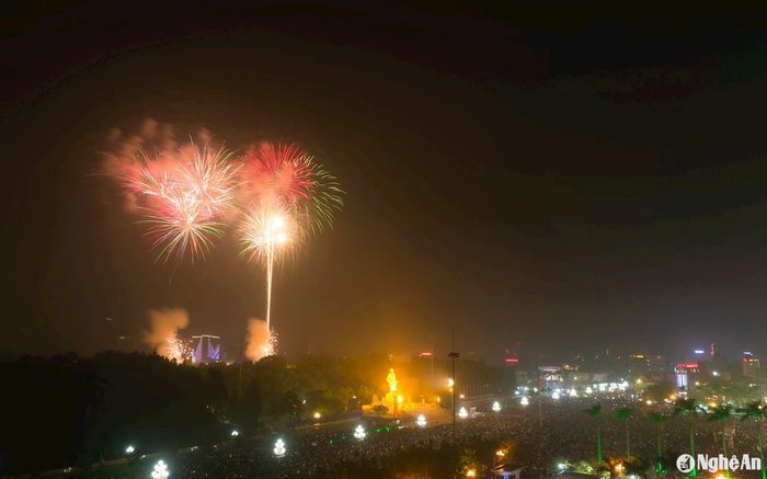 Pháo hoa chào đón năm mới 2024. Ảnh: Đức Anh