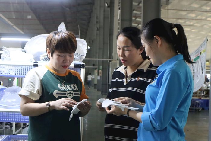 Tại Công ty TNHH Giày Apex Nghệ An nhiều công nhân, lao động phổ thông đạt mức lương 13 triệu đồng/tháng. Ảnh: Diệp Thanh