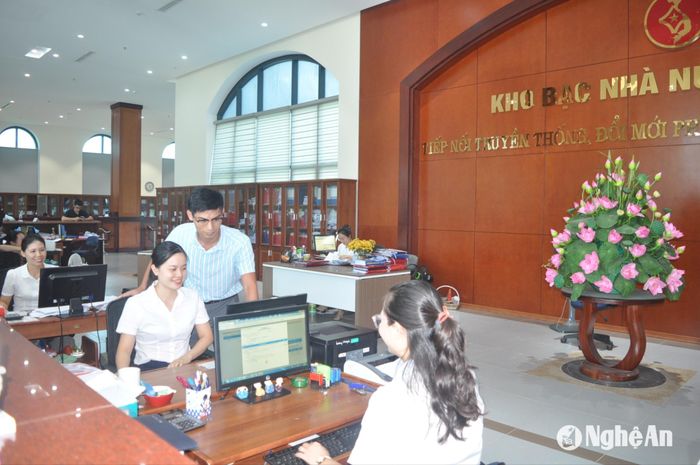 Kho bạc Nhà nước tỉnh Nghệ An thực hiện dịch vụ công trực tuyến. Ảnh: Hoàng Sáng
