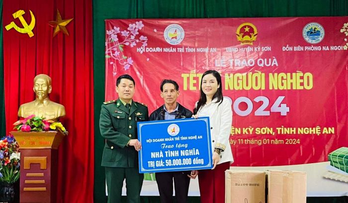 Thông qua sự hỗ trợ của những cá nhân, tổ chức, nhóm thiện nguyện trên địa bàn tỉnh, nhiều căn nhà và công trình dân sinh ý nghĩa đã được trao tặng cho các hộ dân vùng khó. Ảnh: Thanh Quỳnh