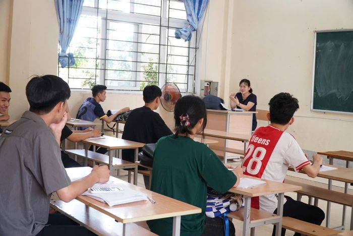 Giờ học của học sinh lớp 12, Trường THCS Kim Liên (Nam Đàn). Ảnh: Mỹ Hà
