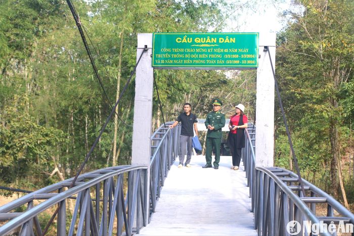 Cây cầu quân dân do Đồn Biên phòng Nhôn Mai kêu gọi hỗ trợ xây dựng cho người dân bản Nhôn Mai, xã Nhôn Mai (Tương Dương). Ảnh: Khánh Ly