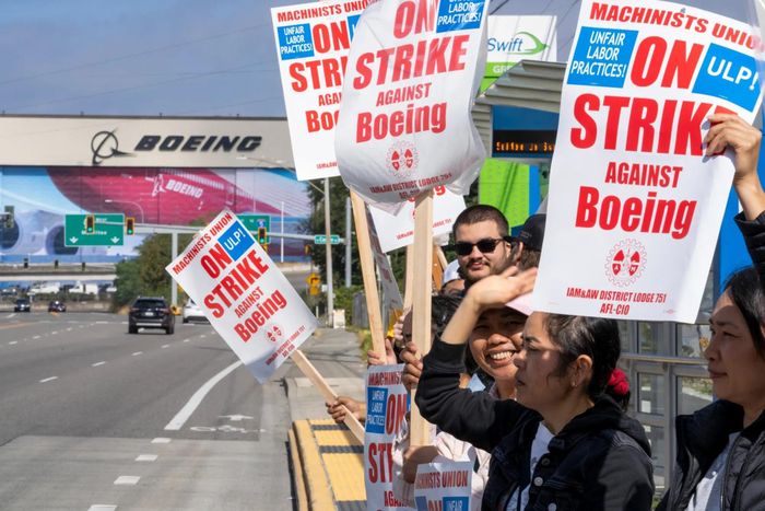 33.000 công nhân của Boeing đình công do bất mãn về hợp đồng lao động. Ảnh: Bloomberg.
