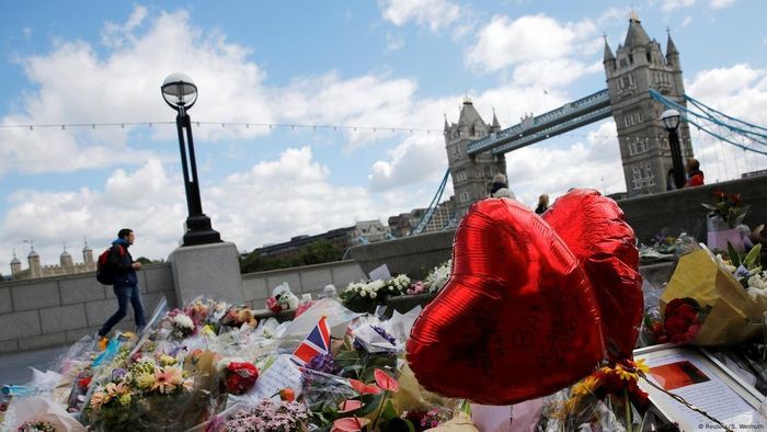 Những kẻ tấn công trên cầu London tiếp tục cướp đi sinh mạng của thêm nhiều người tại khu chợ Borough gần đó. Ảnh: Reuters