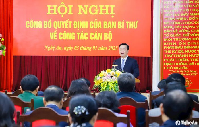 Bí thư Tỉnh ủy, Chủ tịch UBND tỉnh Nguyễn Đức Trung đề nghị Ban Chấp hành Đảng bộ tỉnh, Ban Thường vụ, Thường trực Tỉnh ủy quan tâm hỗ trợ, đồng hành, tạo điều kiện thuận lợi để đồng chí Lê Hồng Vinh hoàn thành tốt nhiệm vụ. Ảnh: Phạm Bằng