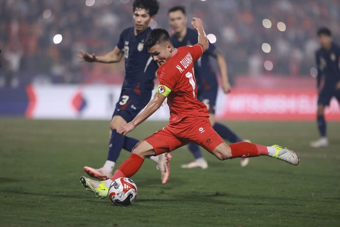 Quang Hải dù vào sân từ hiệp 2 nhưng không thể nói anh chưa thực sự trở lại phiên bản tốt nhất. Ảnh tư liệu: Hải Hoàng