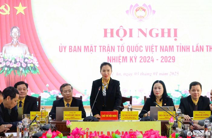 Các đồng chí lãnh đạo Ủy ban MTTQ tỉnh chủ trì hội nghị. Ảnh: TL