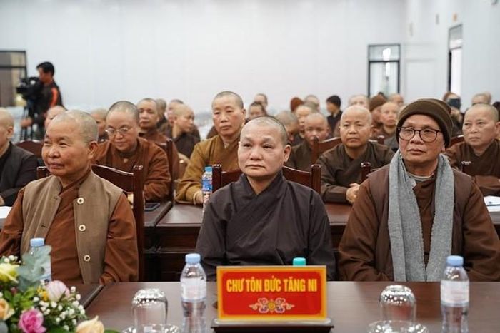 Chư tôn đức tham dự hội nghị