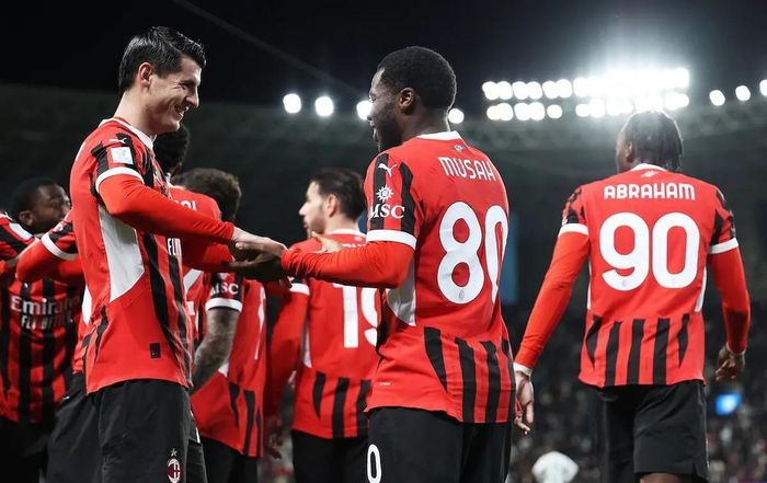 AC Milan giành quyền vào chung kết đối đầu với Inter Milan