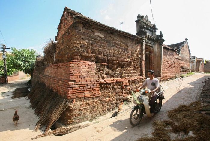Đường làng Khả Do năm 2006, nay đã rất khác