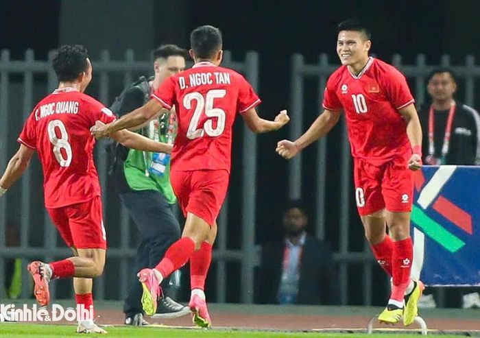 1-0 cho ĐT Việt Nam. Tổng tỷ số trận chung kết đang là 3-1 nghiêng về ĐT Việt Nam. Ảnh: Ngọc Tú