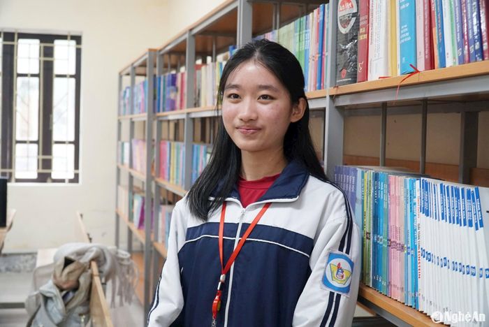 Học sinh Lưu Lê Thục Nhiên đạt Huy chương Bạc Kỳ thi Olympic tiếng Nga quốc tế năm 2024. Ảnh: Mỹ Hà