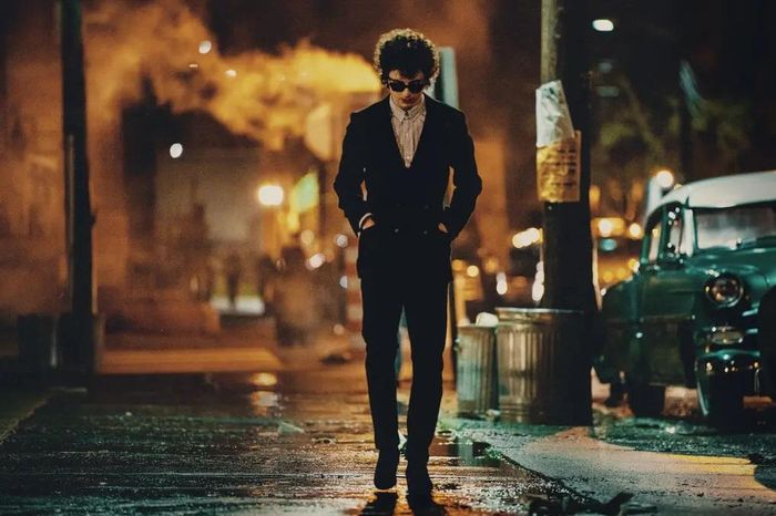 Nam diễn viên Timothee Chalamet thủ vai huyền thoại âm nhạc Bob Dylan trong bộ phim "A Complete Unknown". Ảnh: Searchlight Pictures