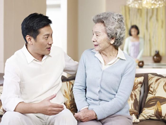  Nhiều người có thể cảm thấy mệt mỏi với những câu hỏi về công việc, mức lương, chuyện kết hôn, sinh con trong ngày Tết. 