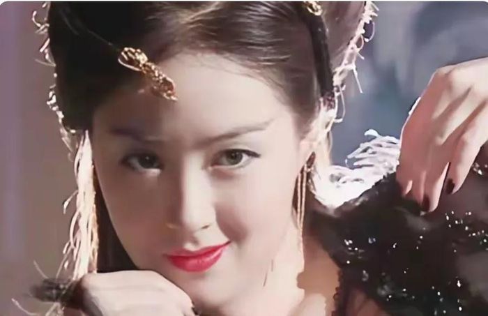 Tưởng Hân thể hiện được nét quyến rũ ma mị của một yêu quái xà trong "Tân liêu trai chí dị"