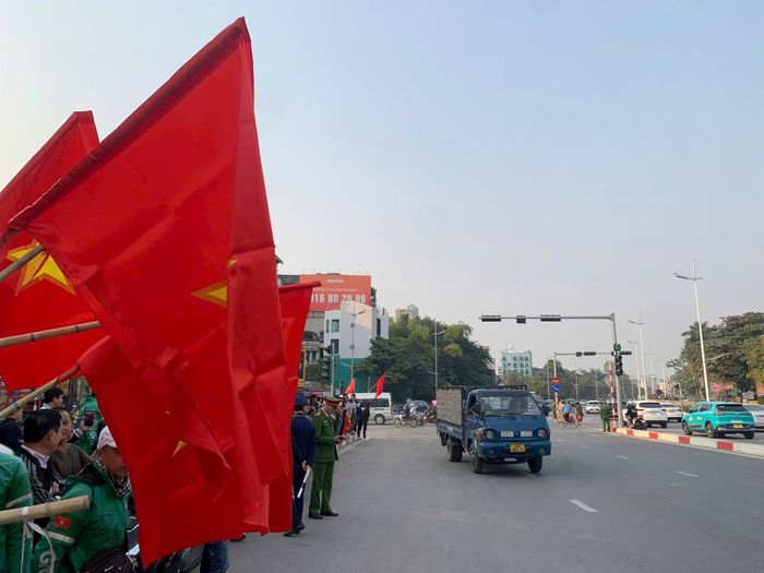 Với hàng triệu trái tim người hâm mộ, trận đấu không chỉ mang lại cảm giác chiến thắng mà còn là niềm tự hào của cả dân tộc.