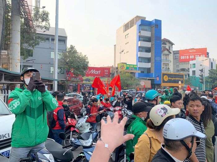 Sau trận đấu, trang fanpage của FIFA (Liên đoàn Bóng đá thế giới) đã có bài đăng chúc mừng chiến tích của "những chiến binh sao vàng". "Nhà vô địch Đông Nam Á, nhà vô địch trong lòng tất cả người dân Việt Nam", FIFA viết.
