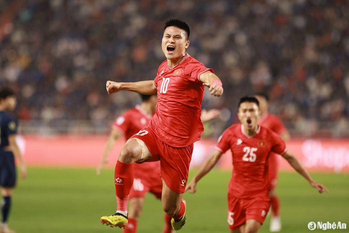 Hai Long là người mở đầu và cũng là người kết thúc trong hành trình chinh phục chức vô địch ASEAN Cup 2024 của Đội tuyển Việt Nam. Ảnh: Hải Hoàng 