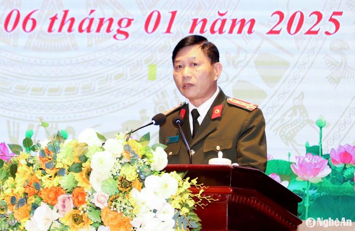 Đại tá Lê Văn Thái - Phó Giám đốc Công an tỉnh phát biểu tại hội nghị. Ảnh: Phạm Bằng