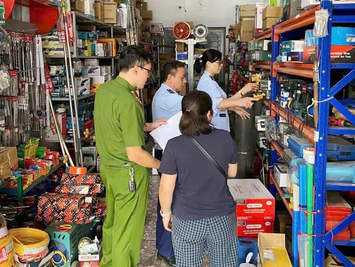 Lực lượng Quản lý thị trường phối hợp kiểm tra, xử lý hành vi kinh doanh hàng hóa nhập lậu