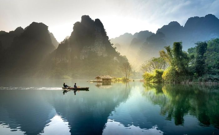 Hồ thủy điện Lâm Bình.