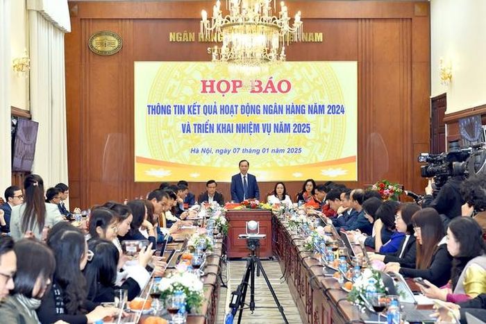 Toàn cảnh họp báo.