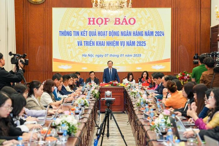 Toàn cảnh họp báo
