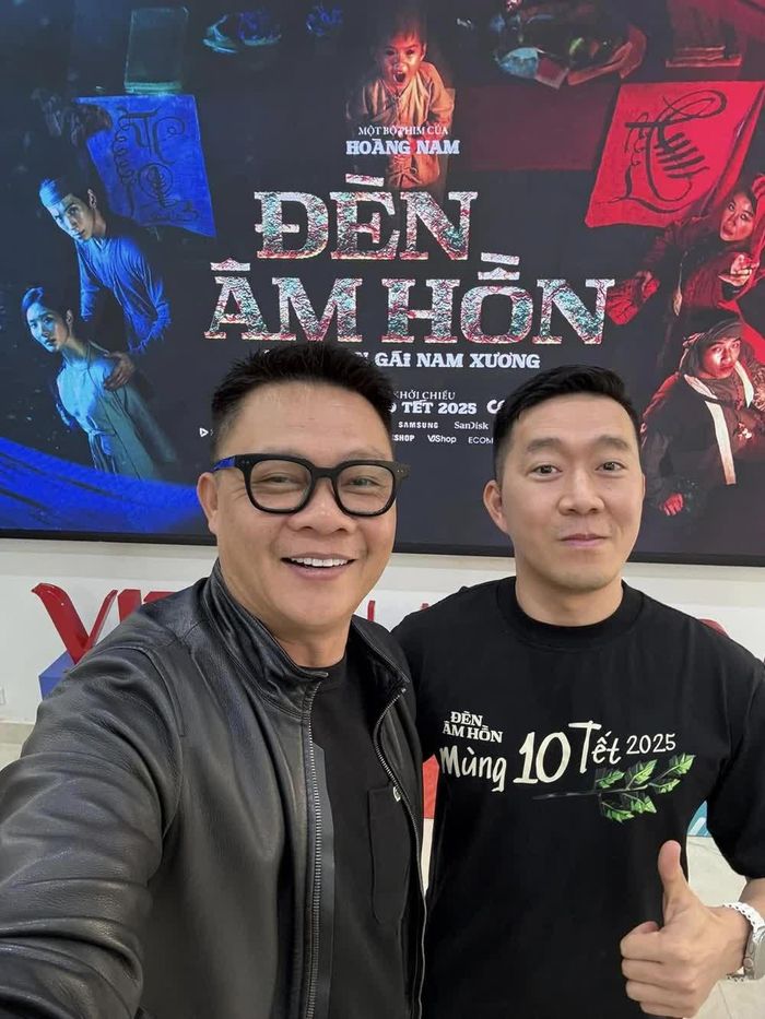 Đạo diễn Hoàng Nam và BTV Quang Minh tại họp báo phim (Ảnh: FBNV)
