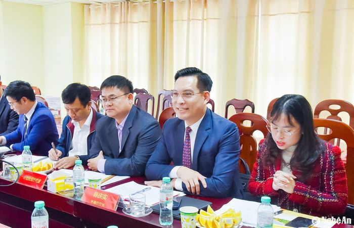 Đồng chí Trần Khánh Thục - Giám đốc Sở Ngoại vụ tỉnh Nghệ An thông tin hợp tác giữa Nghệ An và Trung Quốc. Ảnh: T.L