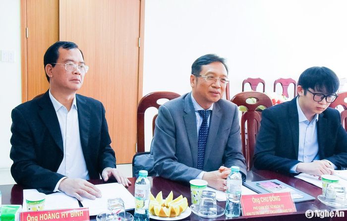 Phó Giám đốc Sở Ngoại vụ Khu tự trị dân tộc Choang Quảng Tây Chu Đồng phát biểu tại cuộc làm việc. Ảnh: T.L