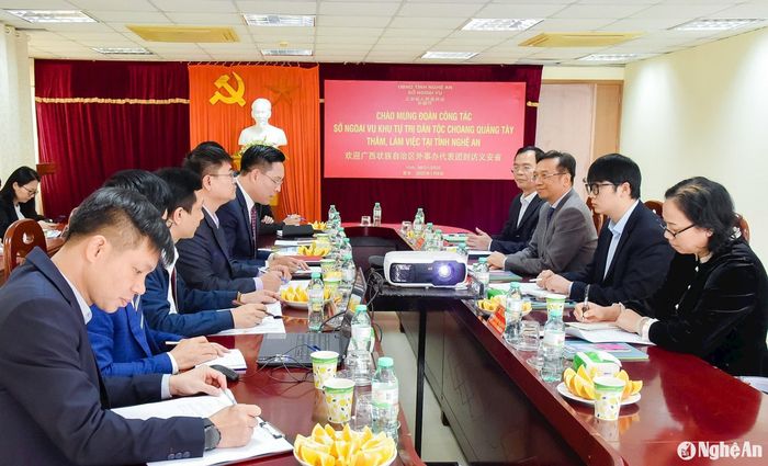 Quang cảnh cuộc làm việc. Ảnh: T.L