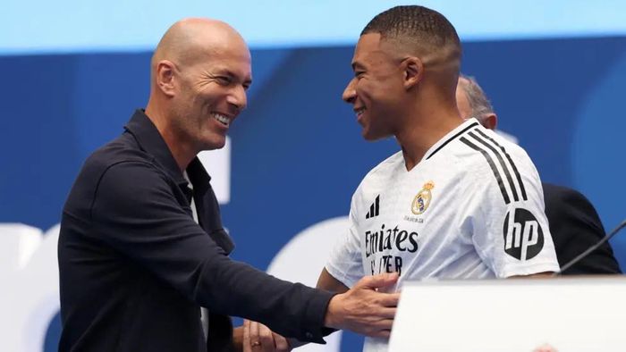 Zidane có mối quan hệ thân thiết với Kylian Mbappe.