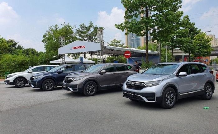Honda CR-V và nhiều mẫu xe khác đang được hãng này ưu đãi tới 250 triệu đồng.