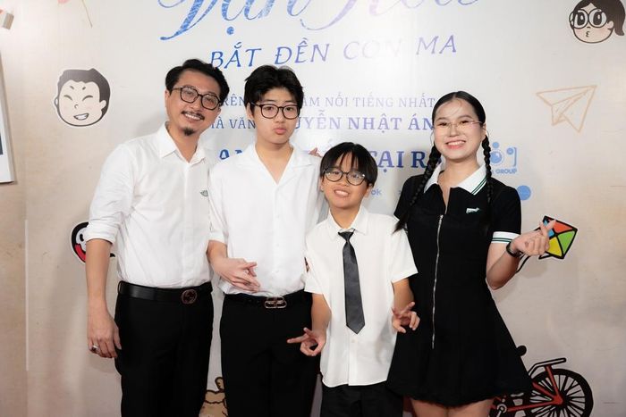 Gia đình Lâm Vỹ Dạ tại buổi ra mắt “Kính vạn hoa”