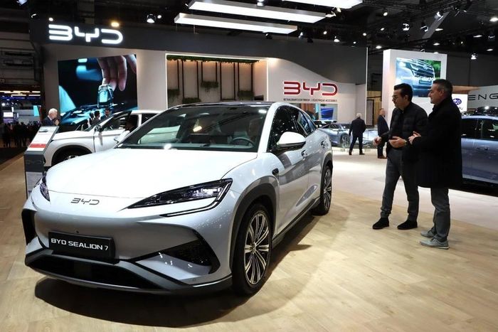 Nhà sản xuất xe Trung Quốc BYD giới thiệu nhiều mẫu xe tích hợp công nghệ cao tại Triển lãm. (Ảnh: Hương Giang/TTXVN)